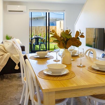 Chic 2-Bed Gem: Trust Arena Proximity - West Akl Apartman Auckland Kültér fotó