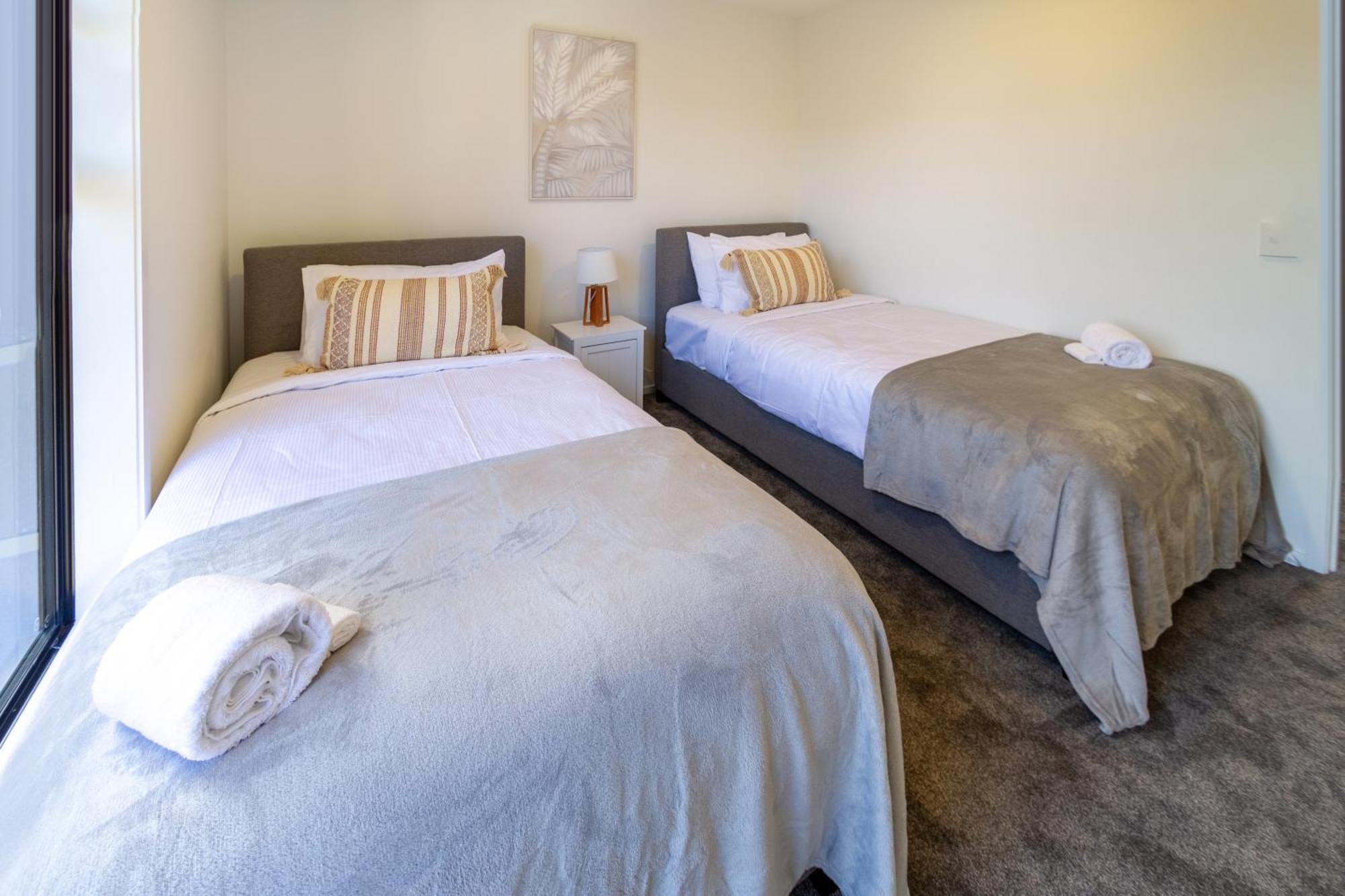 Chic 2-Bed Gem: Trust Arena Proximity - West Akl Apartman Auckland Kültér fotó