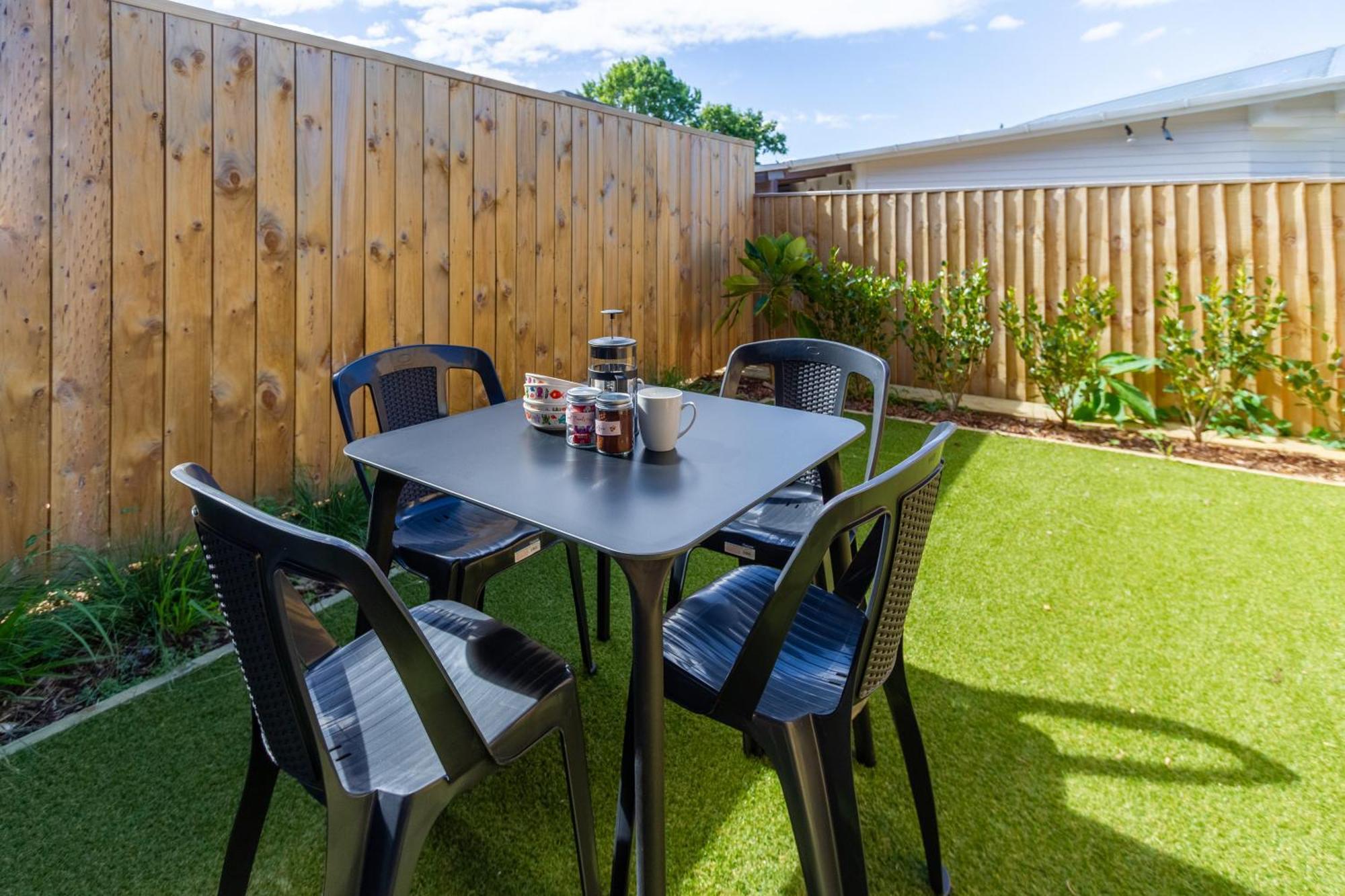 Chic 2-Bed Gem: Trust Arena Proximity - West Akl Apartman Auckland Kültér fotó